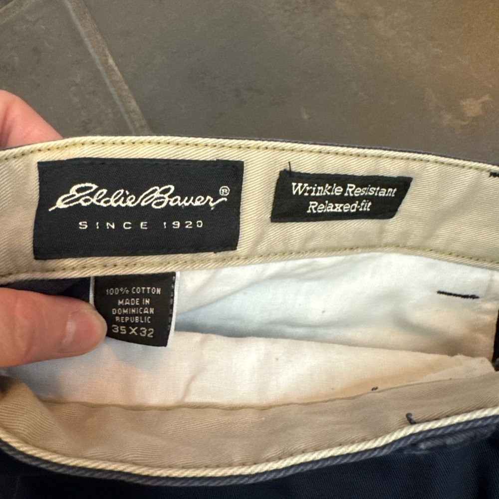 Eddie Bauer Men’s Relaxed Fit Dress Pants Wrinkle Resistant Dark Blue 35x32 - Picture 2 of 5